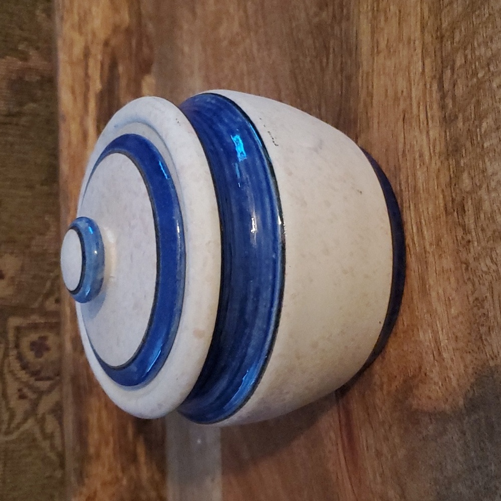Pottery sugar bowl with cover.